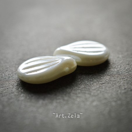 Pétales blanc nacré 14mm X6 Perles verre tchèque opaque