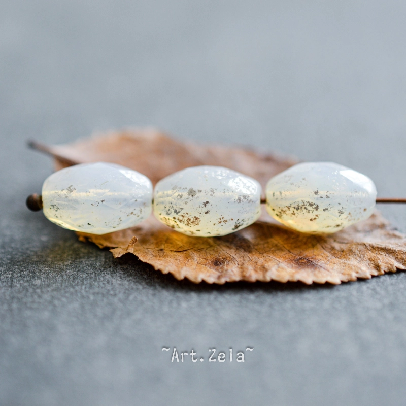 Olives facettes blanc doré 12mm X6 Perles verre tchèque opalescent