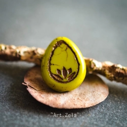 Fleurs de lotus vert chartreuse 18mm X2 Perle verre tchèque mat