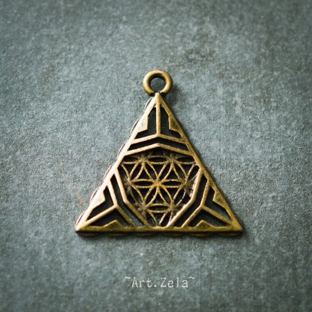 Pendentif triangulaire ajouré 25mm X4 Métal fin ton bronze