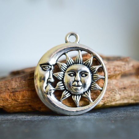 Pendentif lune et soleil 30mm X1 Médaillon ajouré métal argenté