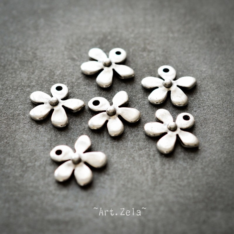 Fleurettes métal argenté 13mm X6 Petites breloques artisanales