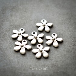 Fleurettes métal argenté 13mm X6 Petites breloques artisanales