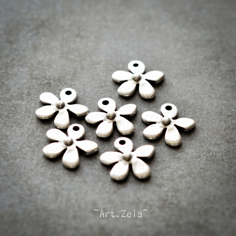 Fleurettes métal argenté 13mm X6 Petites breloques artisanales