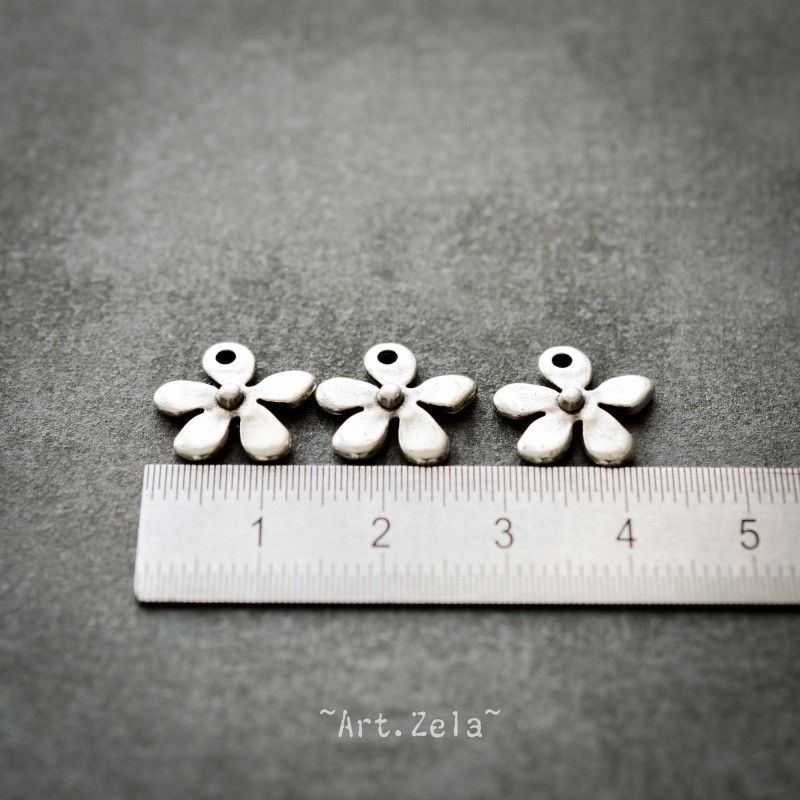 Fleurettes métal argenté 13mm X6 Petites breloques artisanales