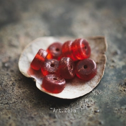 Katsuki heishi rouge 3x6mm X25 Perles verre tchèque gravé