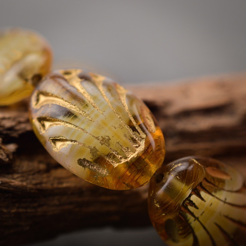 Fleurs de lys ambre ivoire 17mm X2 Perles verre tchèque