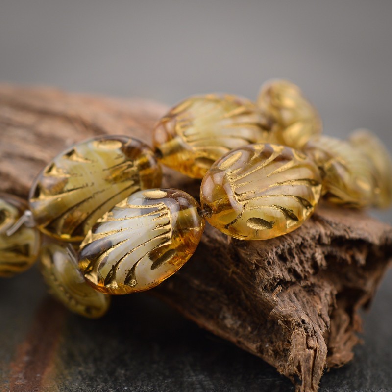 Fleurs de lys ambre ivoire 17mm X2 Perles verre tchèque