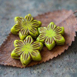 Fleur étoile vert chartreuse cuivré 16mm X2 Perles de verre tchèque opaque