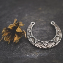 Pendentif demi-cercle gravé 29mm X2 Métal argenté vieilli