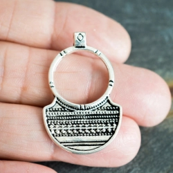 Pendentif rustique style ethnique 36mm X2 Métal argenté