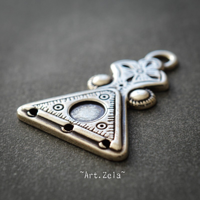 Grand connecteur triangle 43mm X1 Pendentif métal argenté gravé