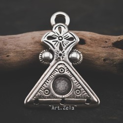 Grand connecteur triangle 43mm X1 Pendentif métal argenté gravé