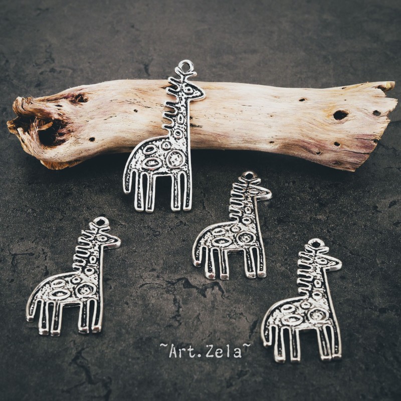 Petit pendentif girafe 36mm X4 Métal gravé argenté vieilli