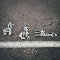 Petit pendentif girafe 36mm X4 Métal gravé argenté vieilli