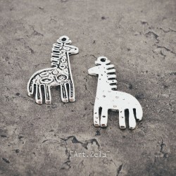 Petit pendentif girafe 36mm X4 Métal gravé argenté vieilli