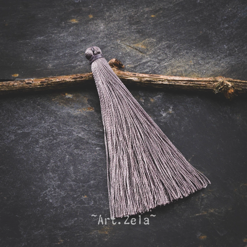 Pompon satiné 7cm X1  Pompon bohème gris foncé