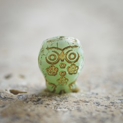 Chouette hibou vert tilleul doré 15mm X2 Perles verre tchèque