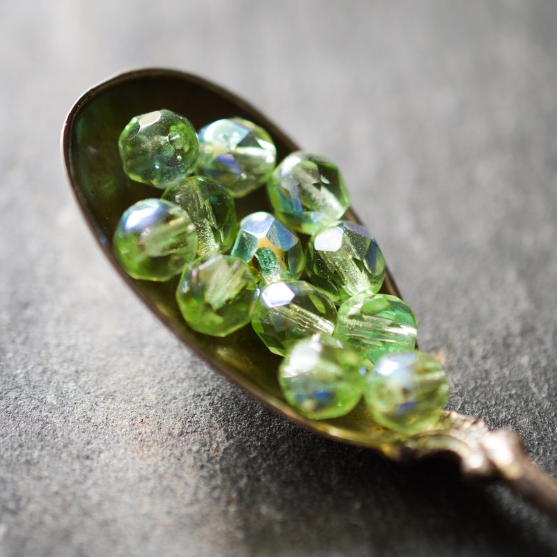 Facettes vert pistache 6mm X20 Perles verre tchèque irisé