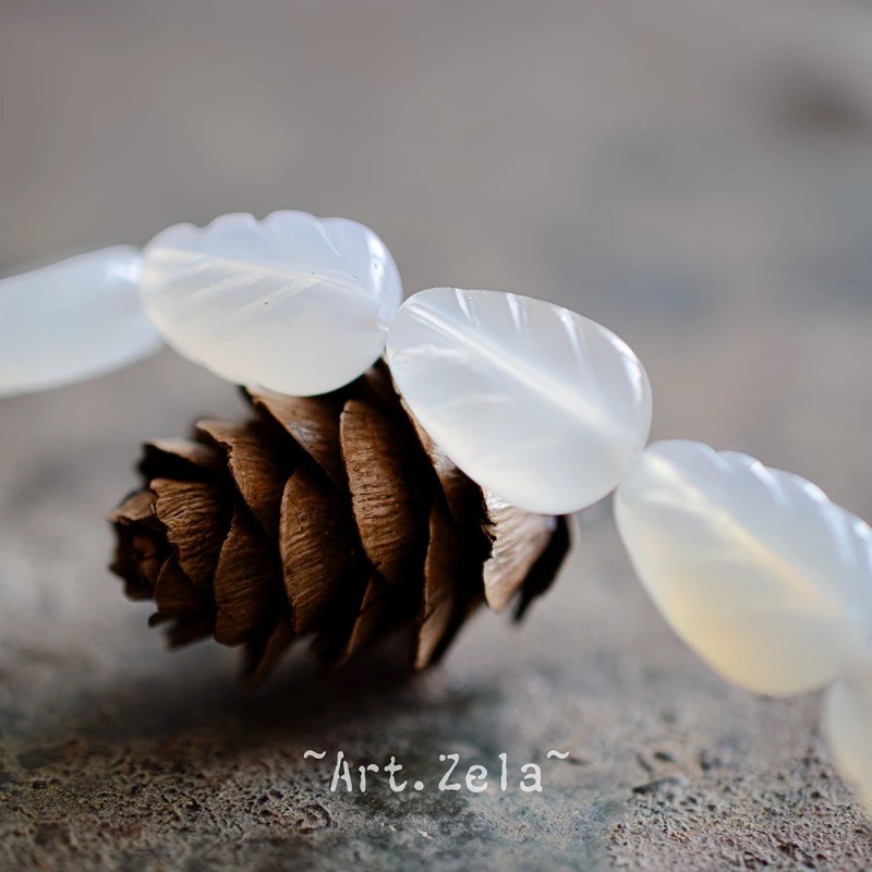 Feuilles sculptées en Agate blanche naturelle 14mm X2 Perles gemmes