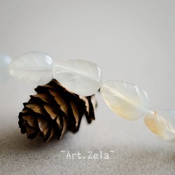 Feuilles sculptées en Agate blanche naturelle 14mm X2 Perles gemmes