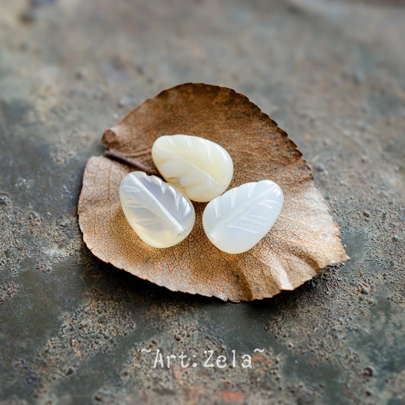 Feuilles sculptées en Agate blanche naturelle 14mm X2 Perles gemmes