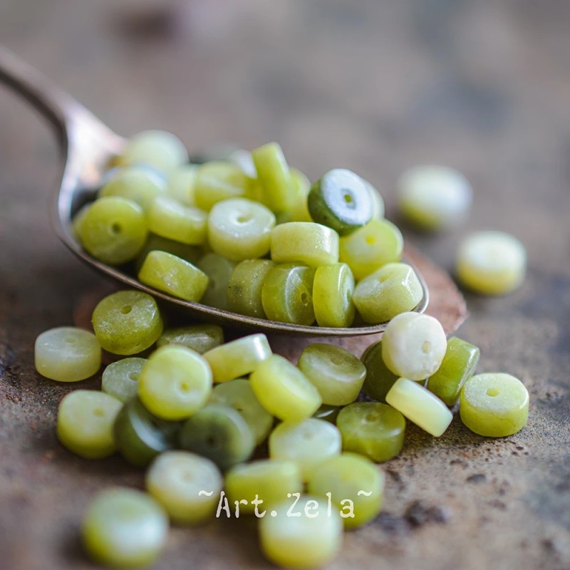 Heishi en Jade Xinyi naturel non teint 6x3mm X30 Perles gemmes