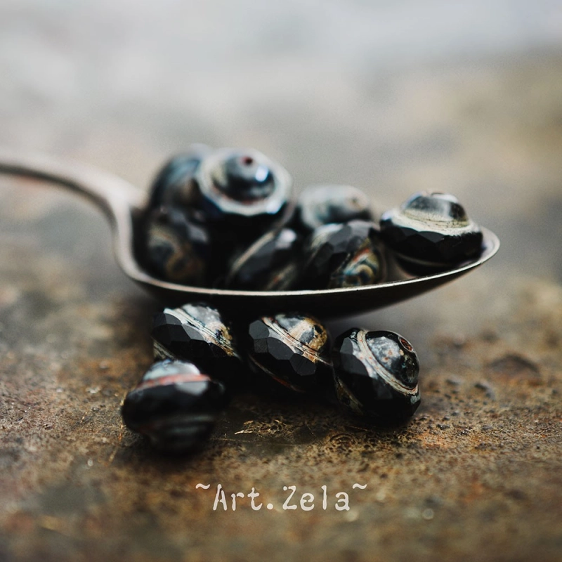 Saturne Picasso noir10x8mm X12 Perles verre tchèque opaque
