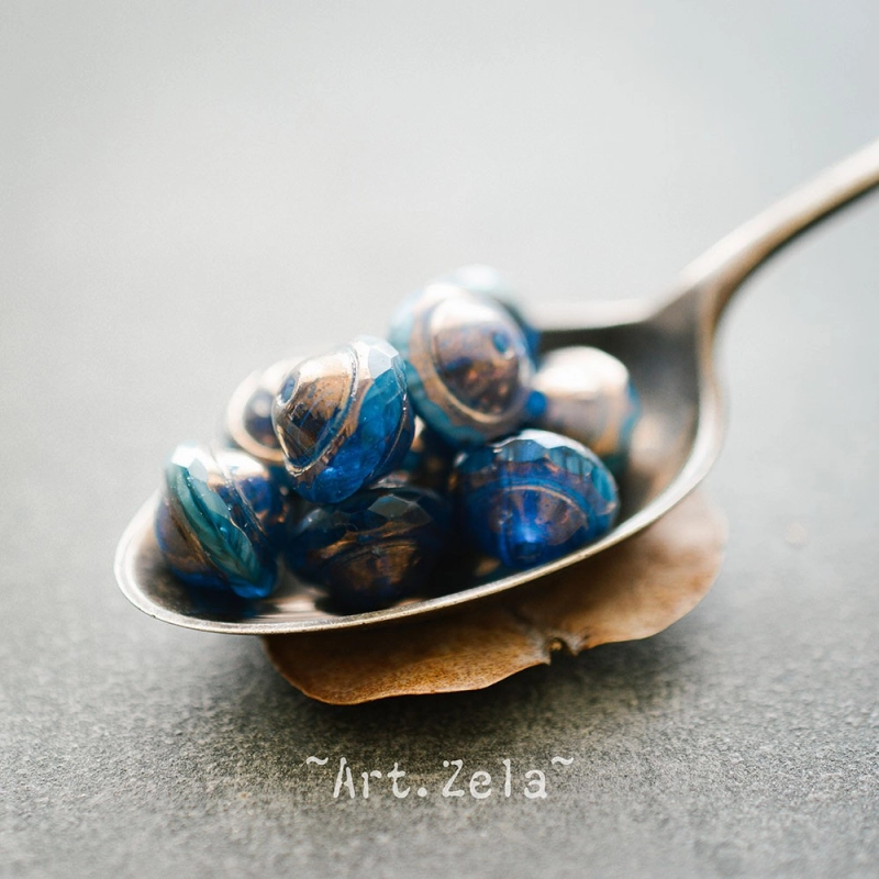 Saturne Picasso bleu paon X8 Perles verre tchèque opalescent