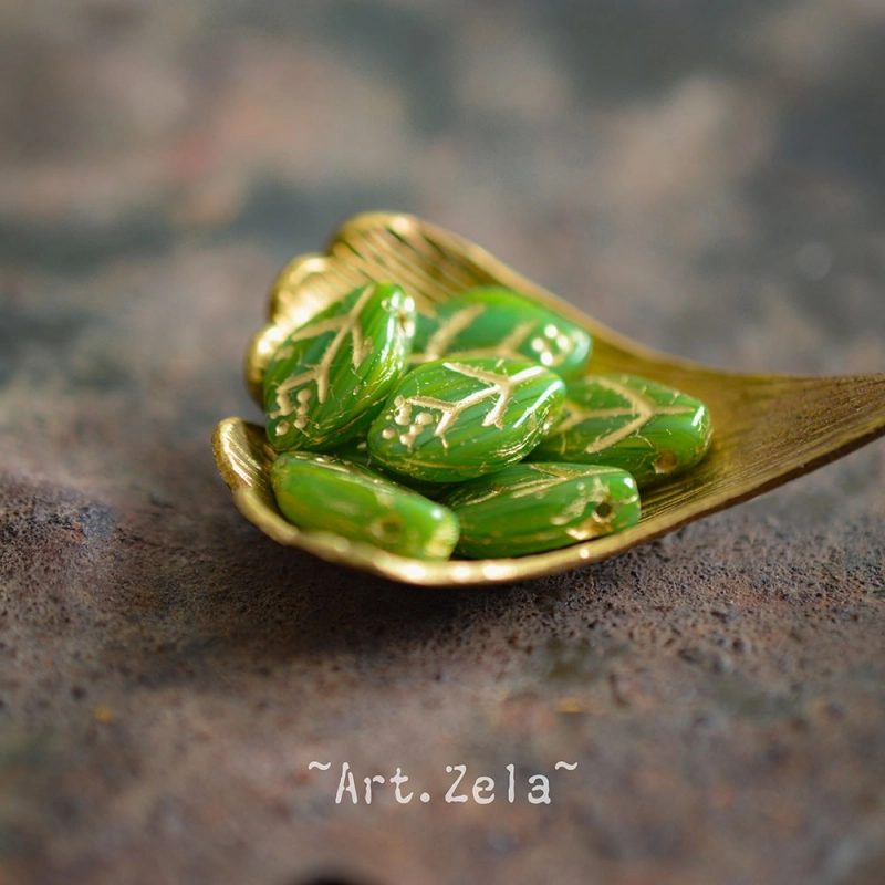 Feuilles vert pomme 12x7mm X25 Perles verre tchèque