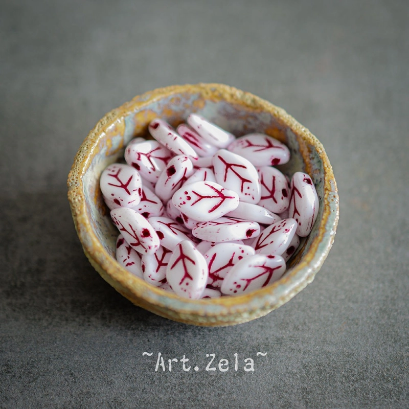 Feuilles blanc rouge turc 12x7mm X25 Perles verre tchèque