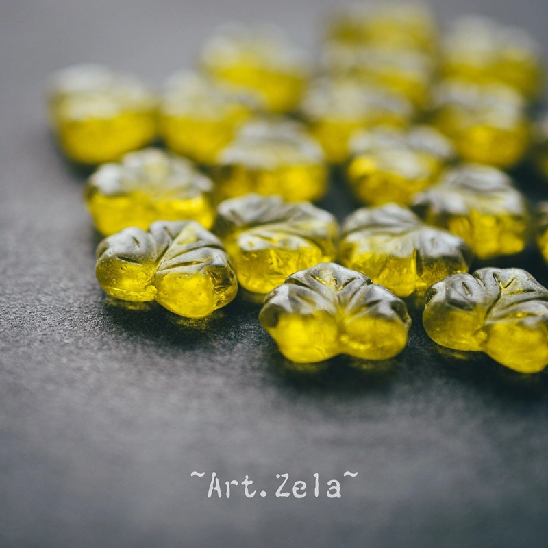 Feuilles rustiques vert-jaune  13x11mm X12 Perles verre tchèque transparent