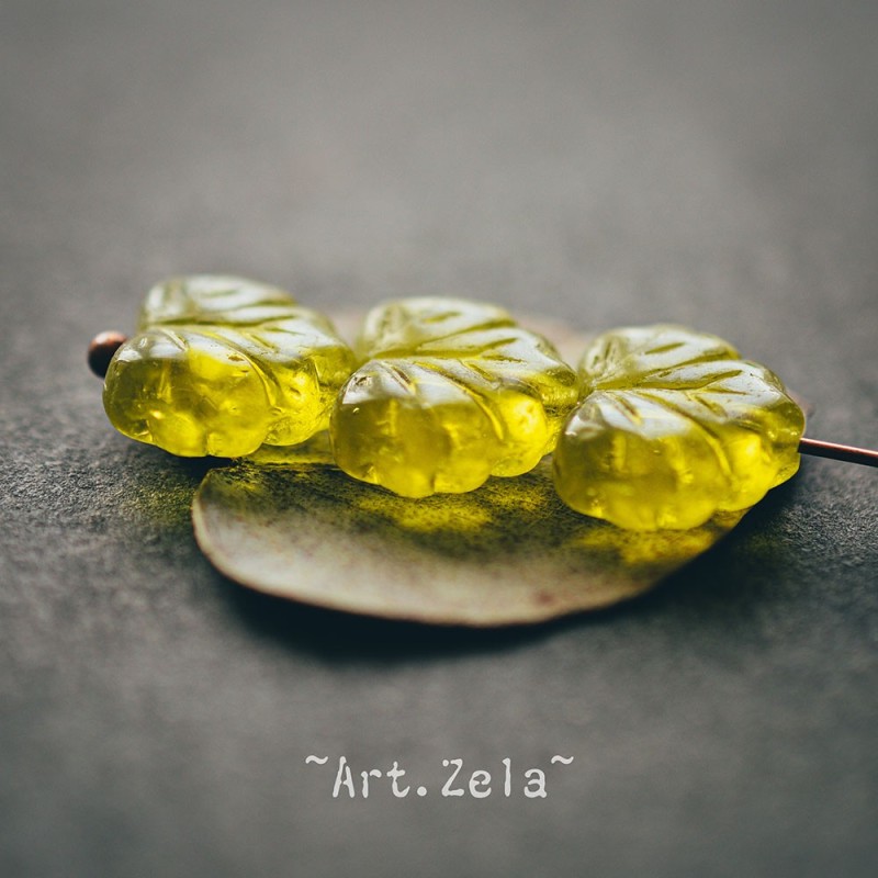 Feuilles rustiques vert-jaune  13x11mm X10 Perles verre tchèque transparent