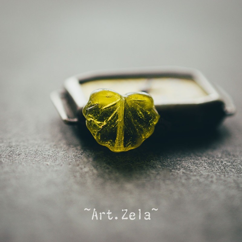Feuilles rustiques vert-jaune  13x11mm X10 Perles verre tchèque transparent