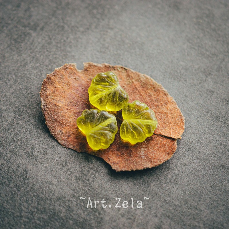 Feuilles rustiques vert-jaune  13x11mm X10 Perles verre tchèque transparent