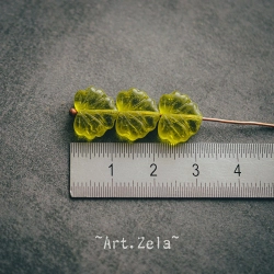 Feuilles rustiques vert-jaune  13x11mm X12 Perles verre tchèque transparent