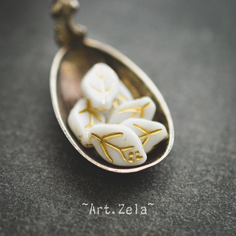 Feuilles blanc doré 12x7mm X25 Perles verre tchèque opaque