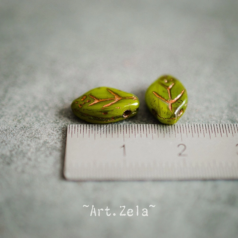 Feuilles vert chartreuse cuivre 12x7mm X25 Perles verre tchèque