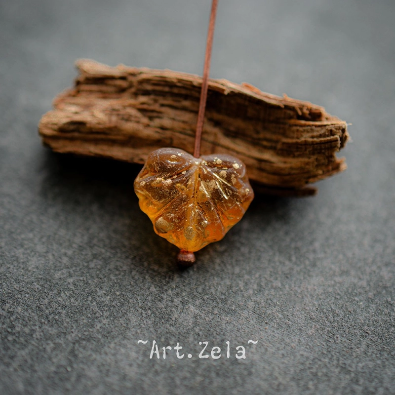 Feuilles orange doré 13x11mm X10 Perles verre tchèque dépoli