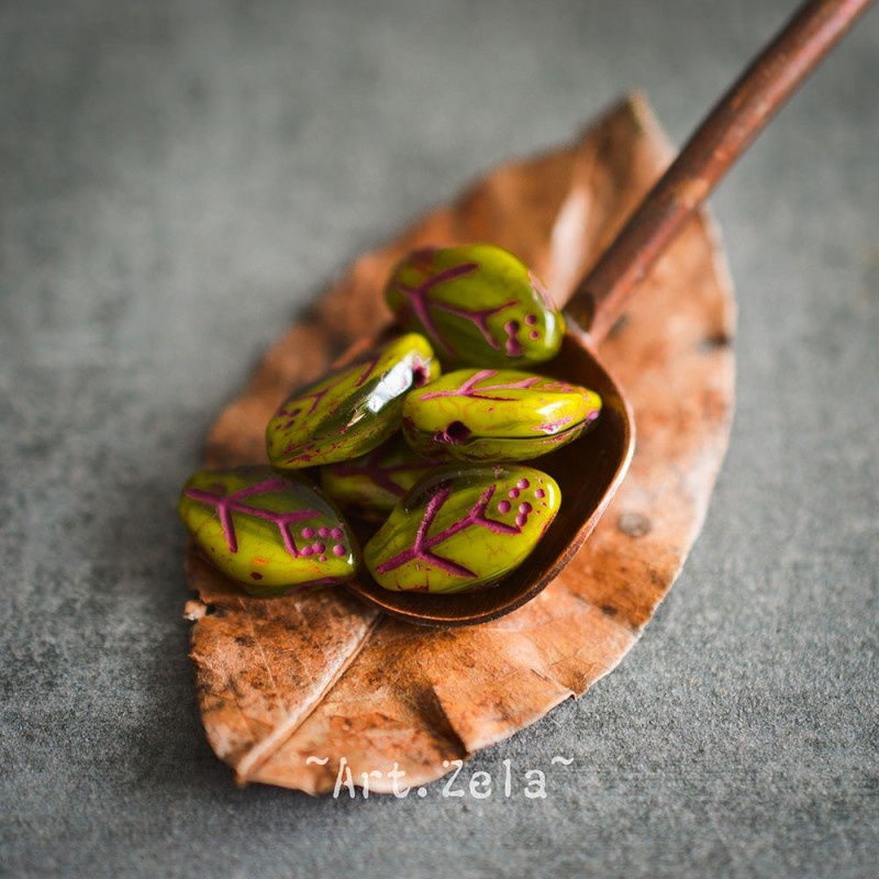 Feuilles vert chartreuse bordeaux 12x7mm X25 Perles verre tchèque