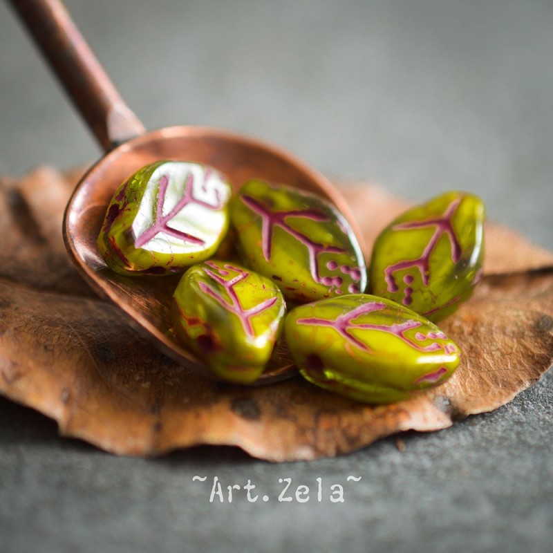 Feuilles vert chartreuse bordeaux 12x7mm X25 Perles verre tchèque