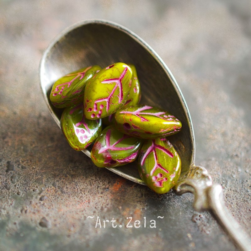 Feuilles vert chartreuse bordeaux 12x7mm X25 Perles verre tchèque