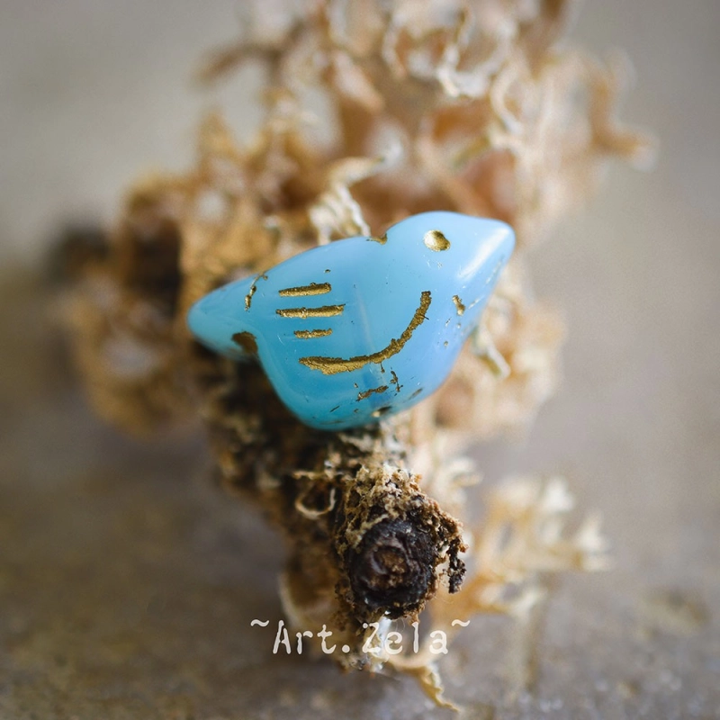 Oiseau bleu ciel doré 22mm X1 Perle verre tchèque semi-transparent