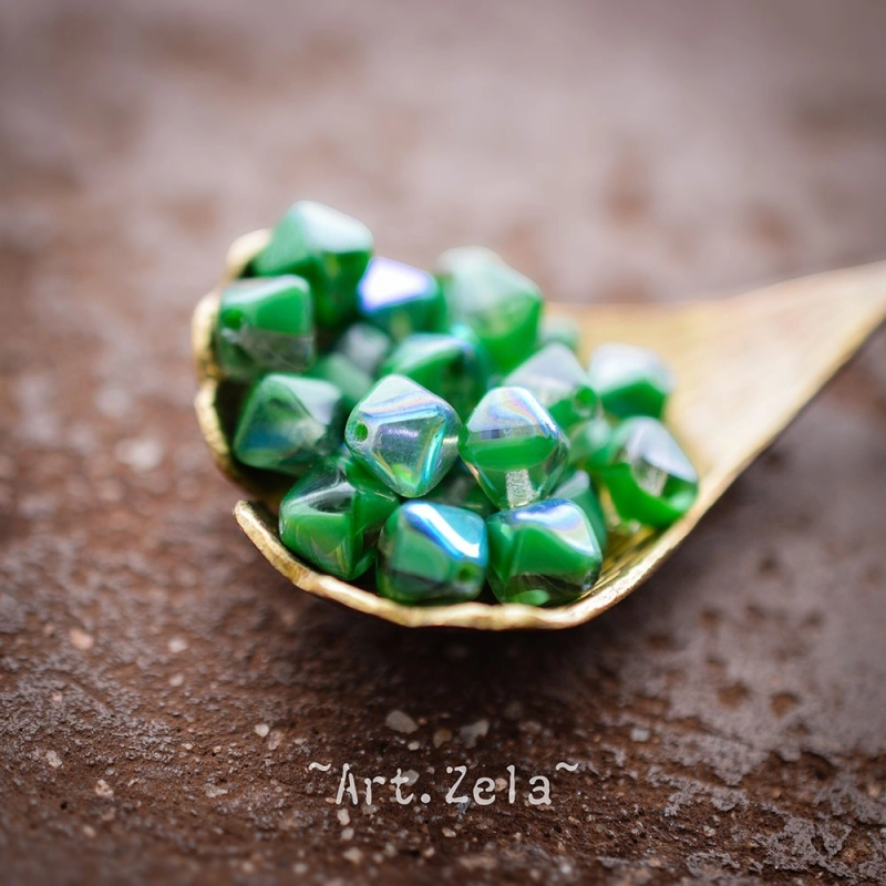 Bicônes vert pomme AB 6mm X30 Perles verre tchèque opalescent