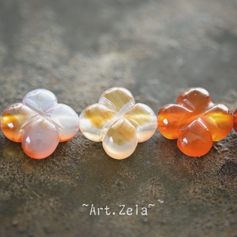 Fleur trèfle 13 mm  X1 Perle gemme Cornaline naturelle