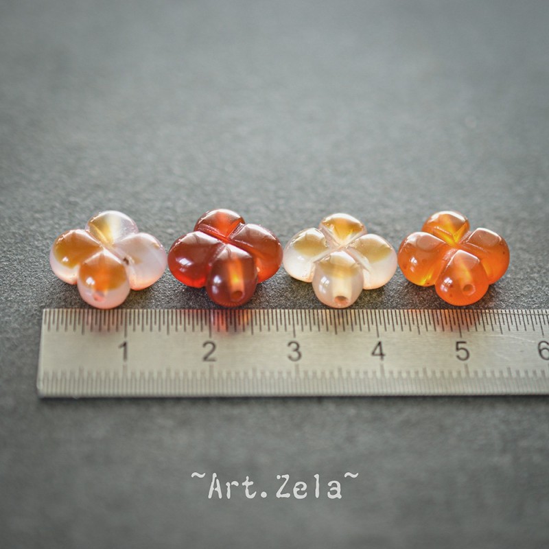 Fleur trèfle 13 mm  X1 Perle gemme Cornaline naturelle
