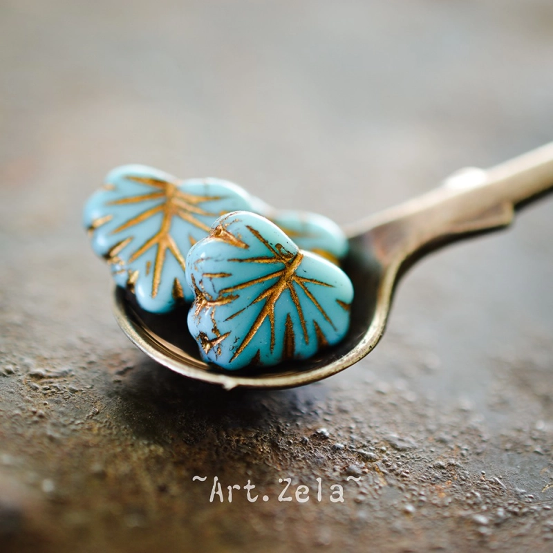 Feuilles érable bleu ciel bronze 13mm X4 Perles verre tchèque opaque