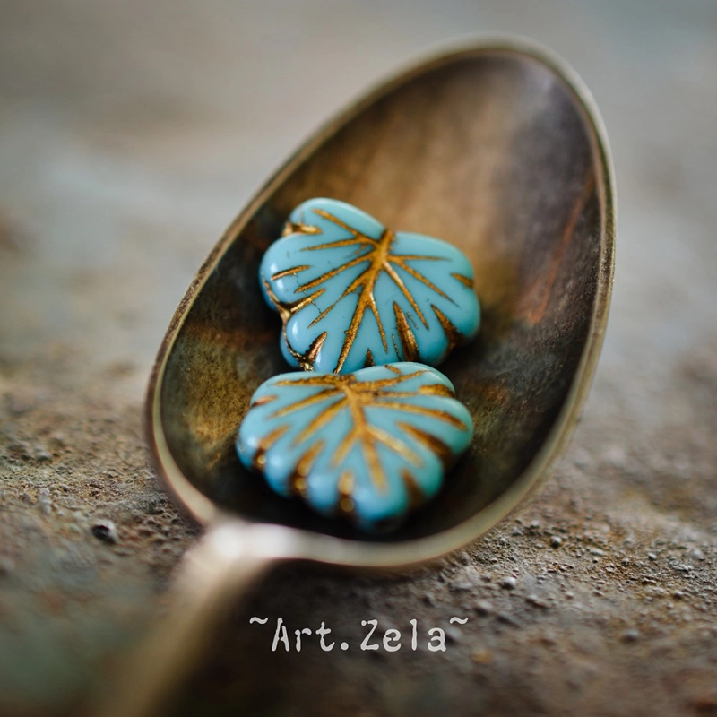 Feuilles érable bleu ciel bronze 13mm X4 Perles verre tchèque opaque