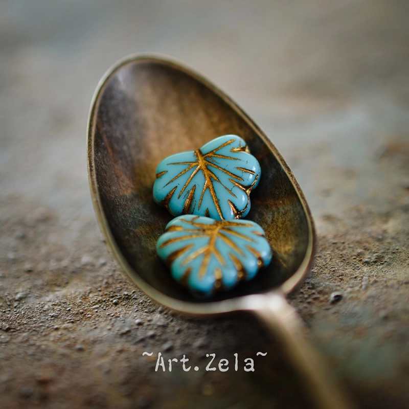 Feuilles érable bleu ciel bronze 13mm X4 Perles verre tchèque opaque