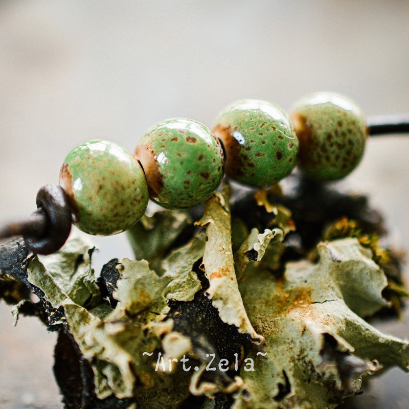 Perles céramique émaillée vert - brun 8mm X15 Perles artisanales